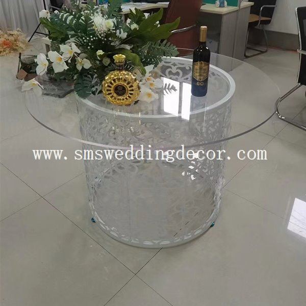 wedding cake table