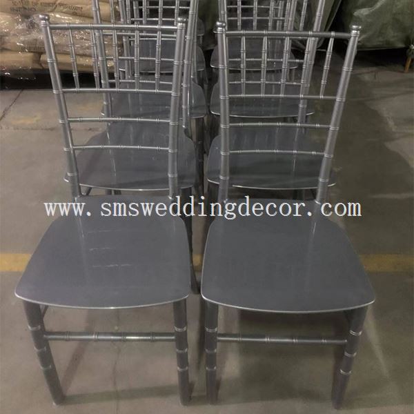 grey plastic outdoor chairs