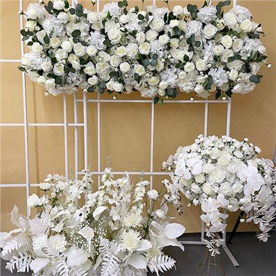 شادیوں کے لیے پھولوں کی میز رنر