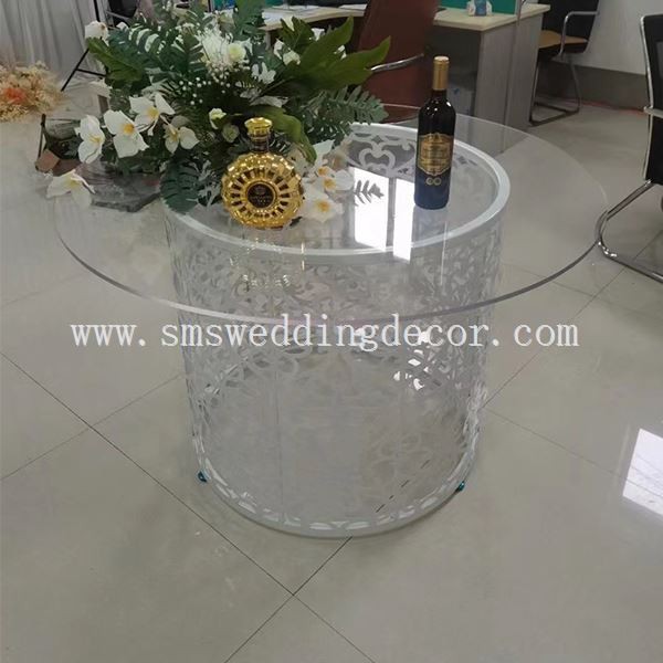 wedding cake table