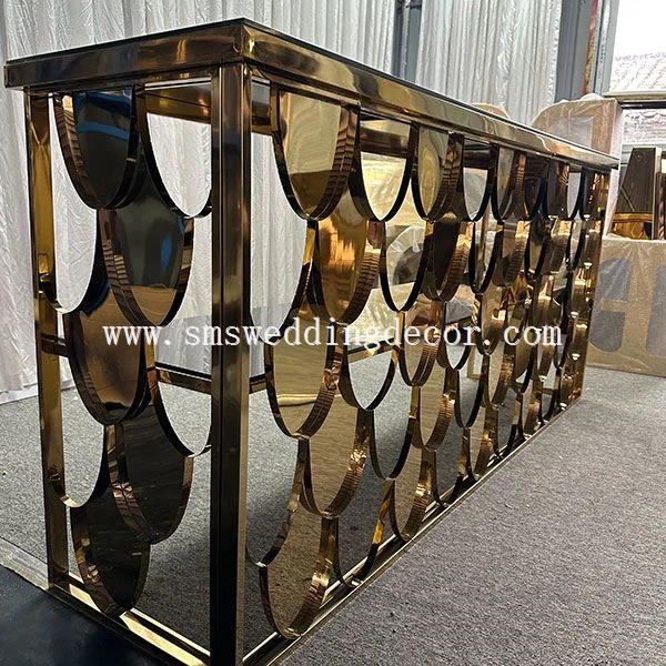 gold sweetheart table